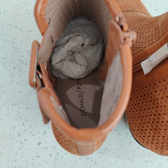 NEW Donald J Pliner Ankle Bootie Size 7 - Picture 6 of 9